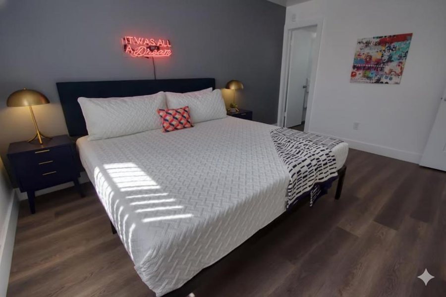 23 Plams Suites By Rocket Stay Miami Florida — Guest room