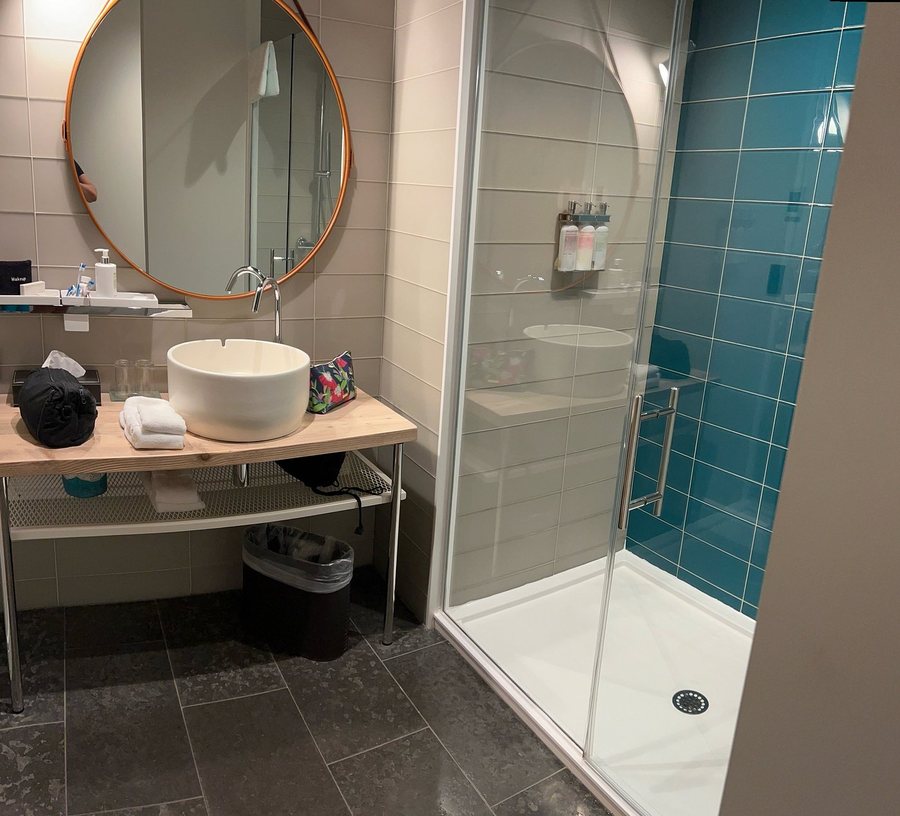 250 Main Hotel Rockland Maine — Bathroom