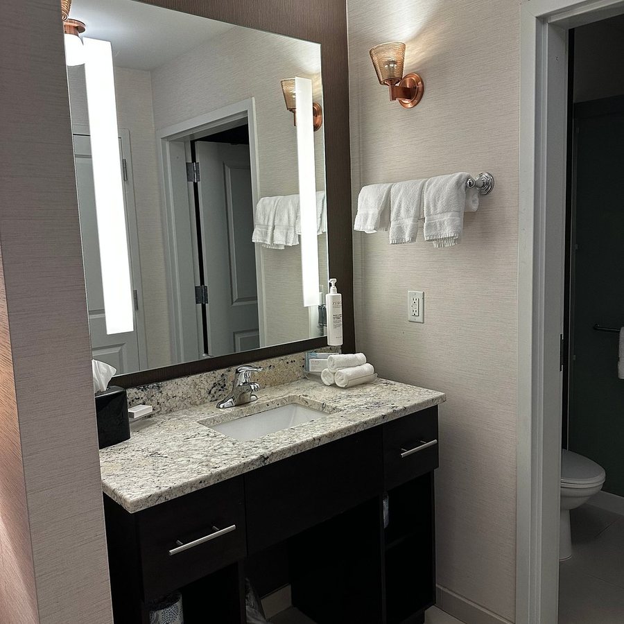 254 South Union Street Guest House — Bathroom