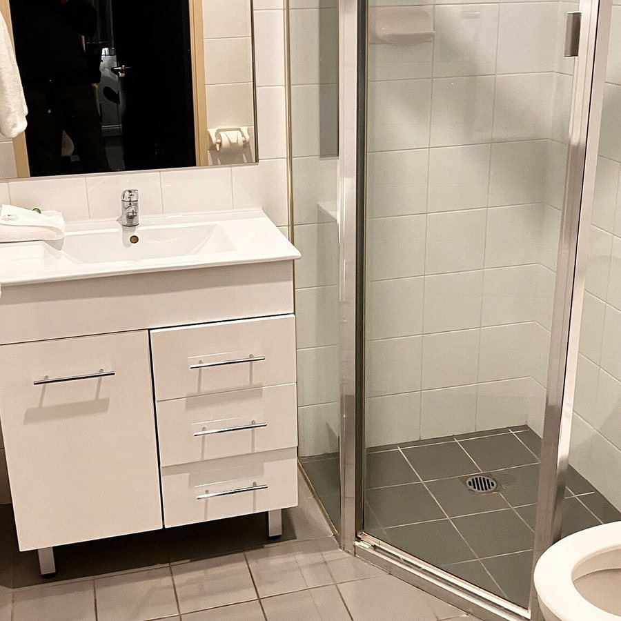 28 Hotel — Bathroom