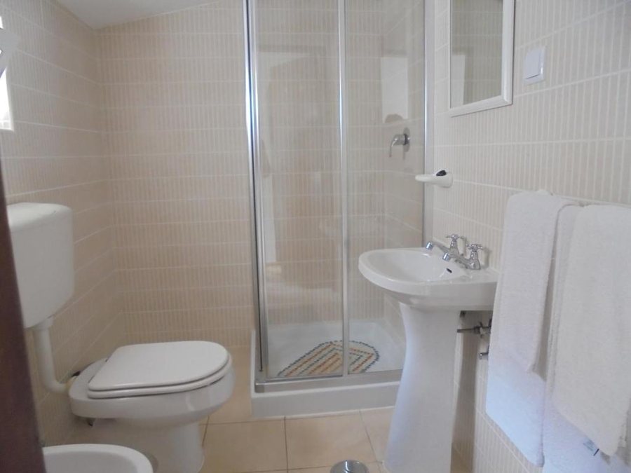 3 Marias Guest House — Bathroom