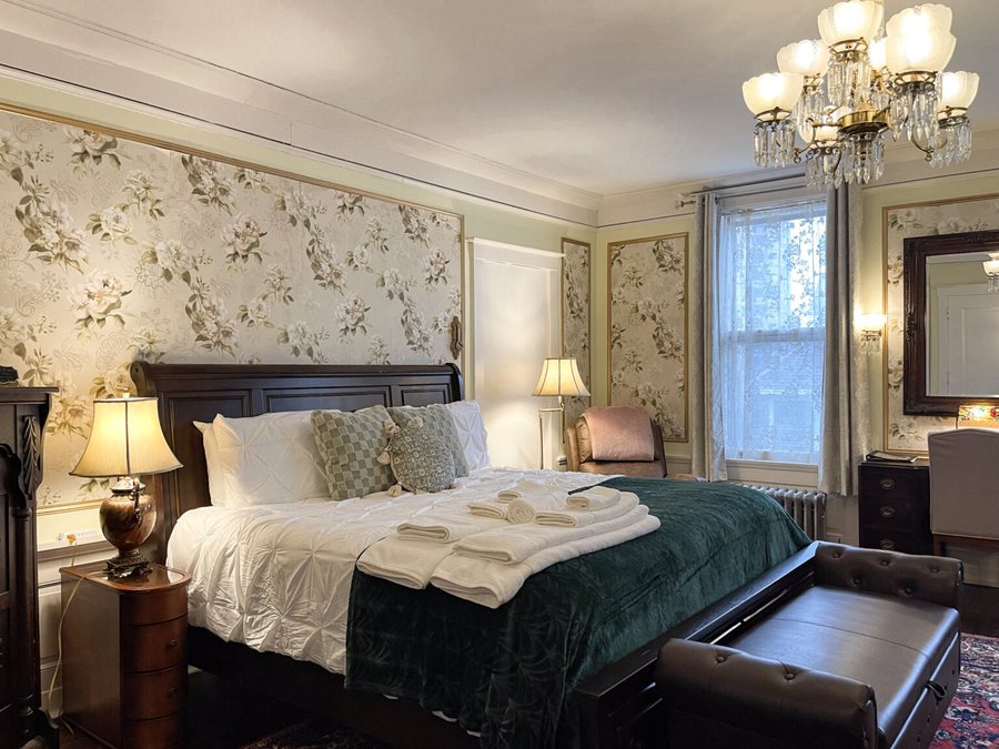 300 Clifton Bed And Breakfast — Guest room