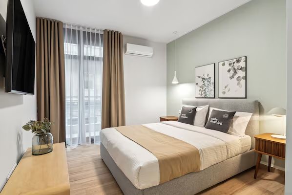 33 Solonos Suites — Guest room