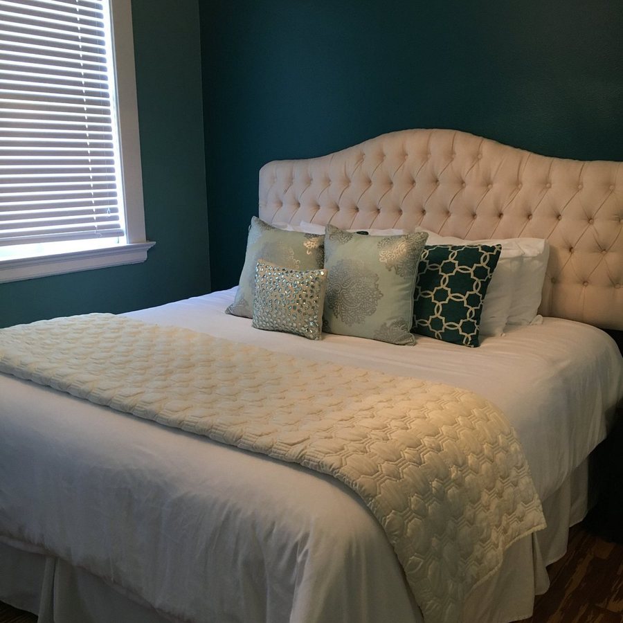 3rd Street Flats — Guest room
