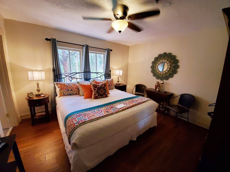 44 Spanish Street Inn — Guest room