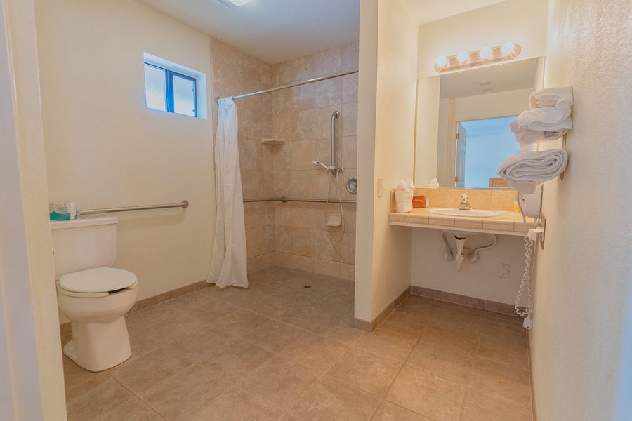 5th Street Inn — Bathroom