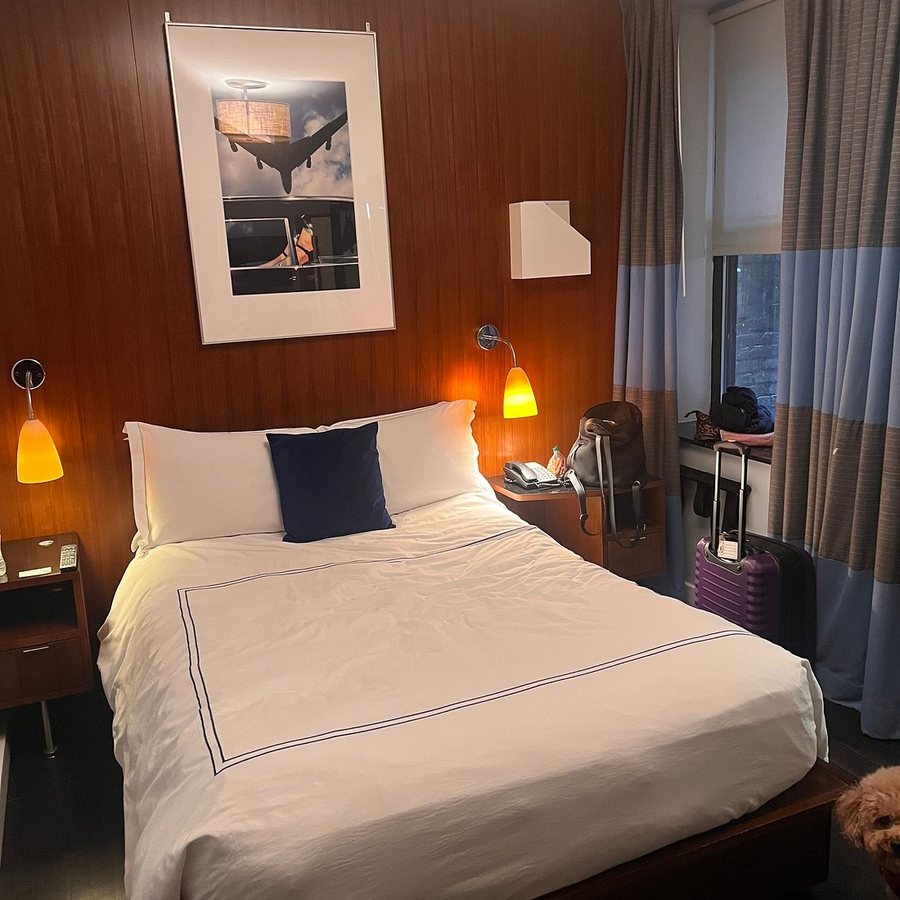 6 Columbus Central Park Hotel New York City New York — Guest room