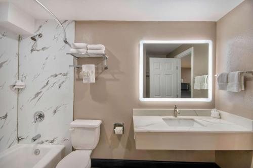 66 Center Street — Bathroom