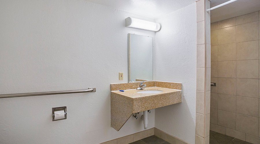 66 Motel — Bathroom