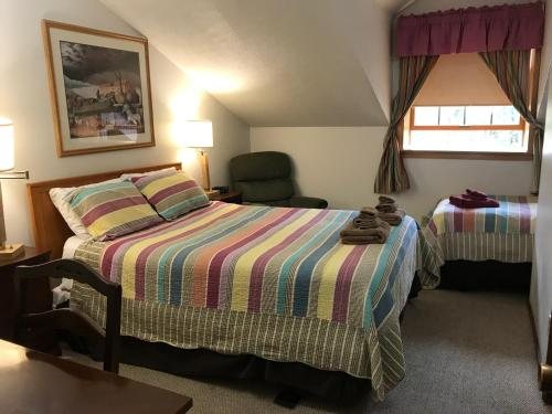 7 Gables Inn Suites — Guest room