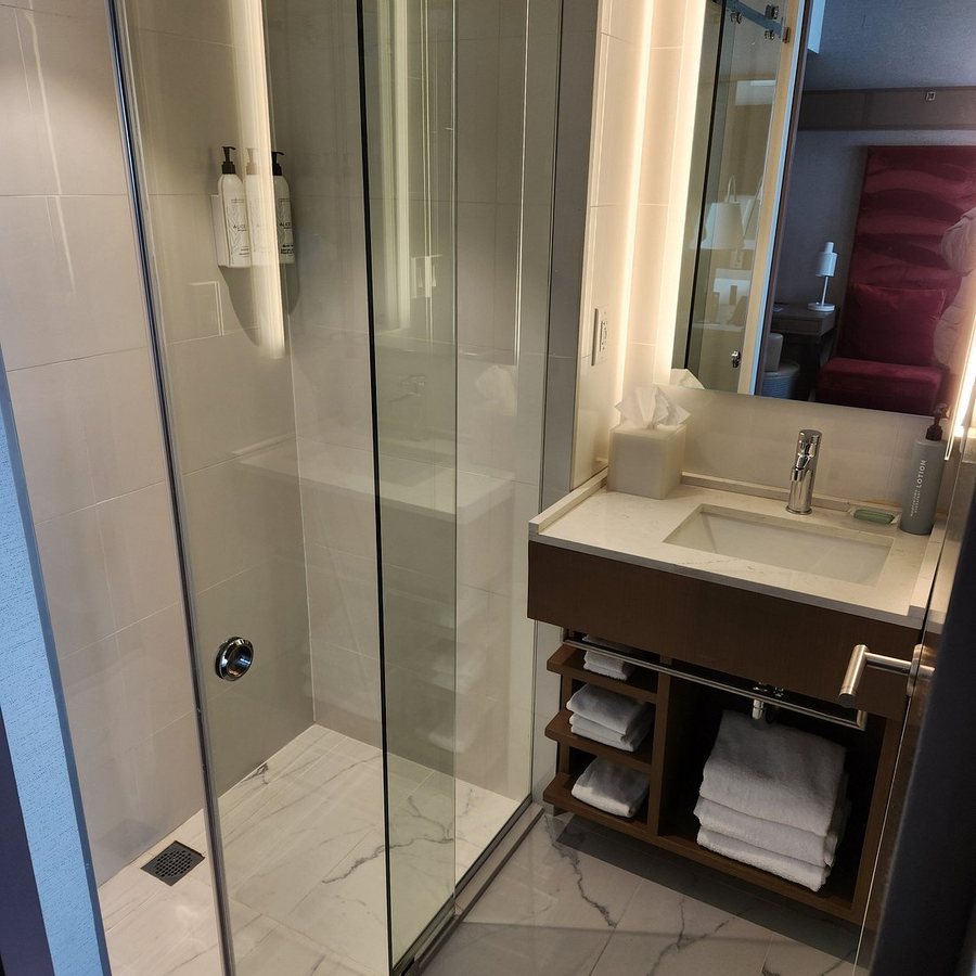 710 Guest Suites New York City New York — Bathroom