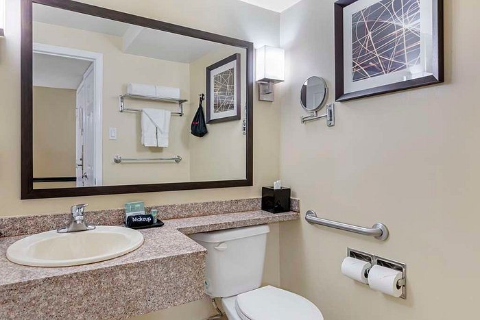 777 Motor Inn Los Angeles California — Bathroom