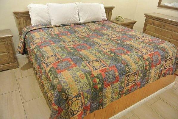 777 Motor Inn Los Angeles California — Guest room