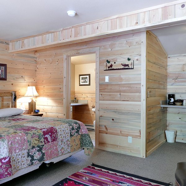 7D Ranch — Guest room