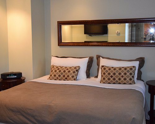 8 Dyer Hotel The Benchmark — Guest room