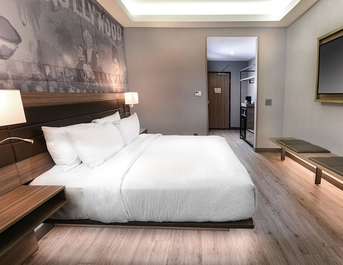 818 Hotel Pool an Ascend Hotel Collection Member Los Angeles California — Guest room