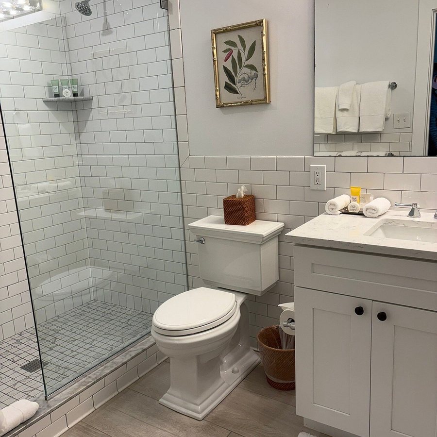 931 Beach Guest House — Bathroom