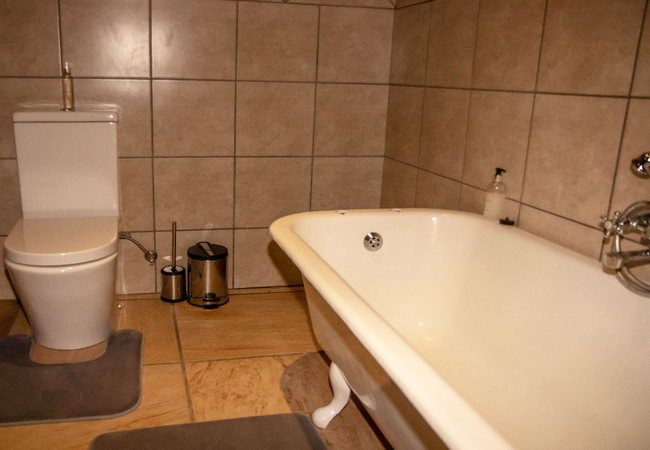 96 on Bree Guesthouse — Bathroom