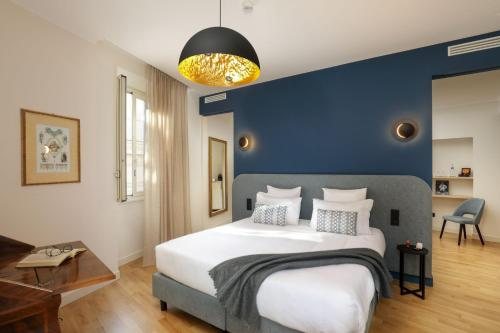 9Hotel Cesari — Guest room