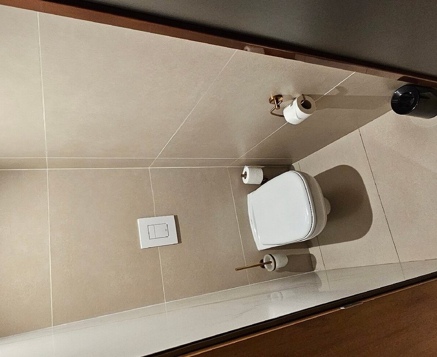 9Hotel Paquis — Bathroom