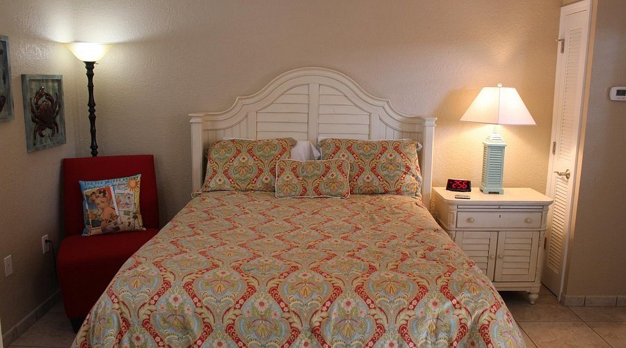 A Beach Retreat On Casey Key — Guest room