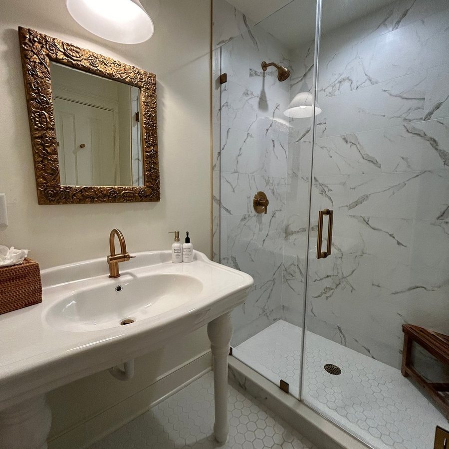 A Bed and Breakfast at 4 Unity Alley — Bathroom