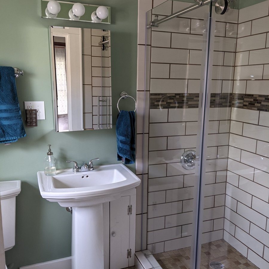 A Breath of Heaven Bed and Breakfast — Bathroom