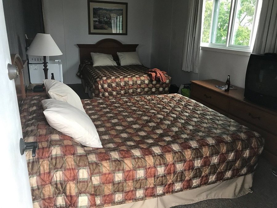 A Bridge View Inn — Guest room