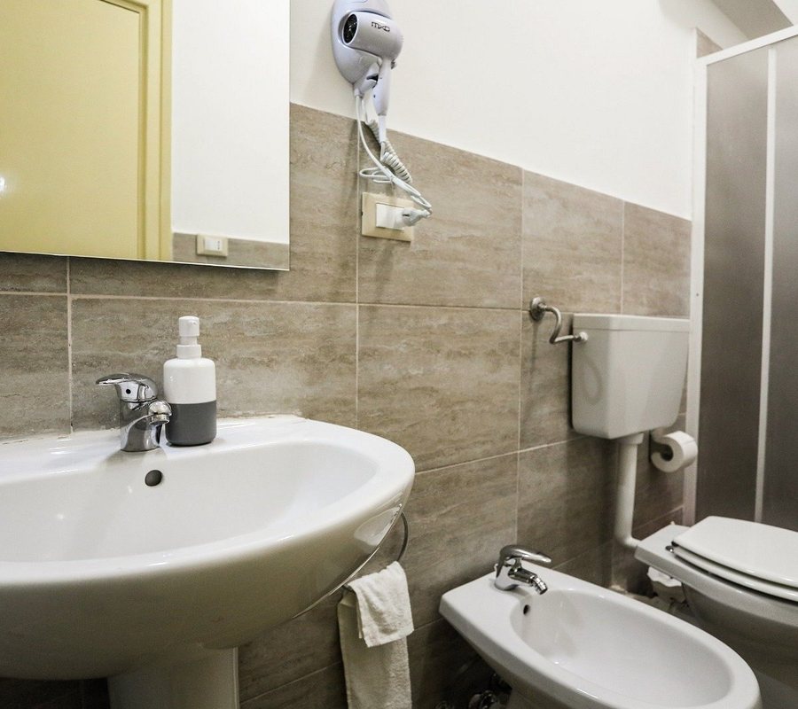 A Casa Di Amici — Bathroom