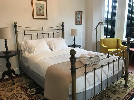 A Faye Bed and Breakfast — Guest room