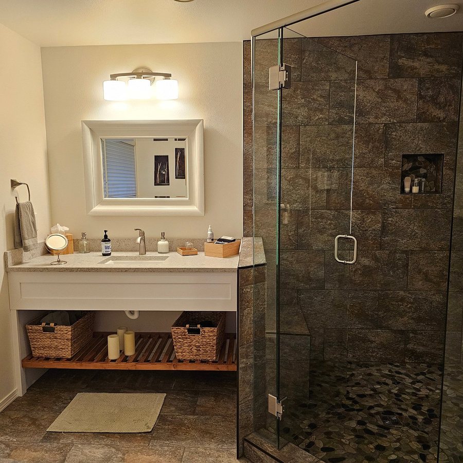 A Hidden Haven Bed and Breakfast — Bathroom