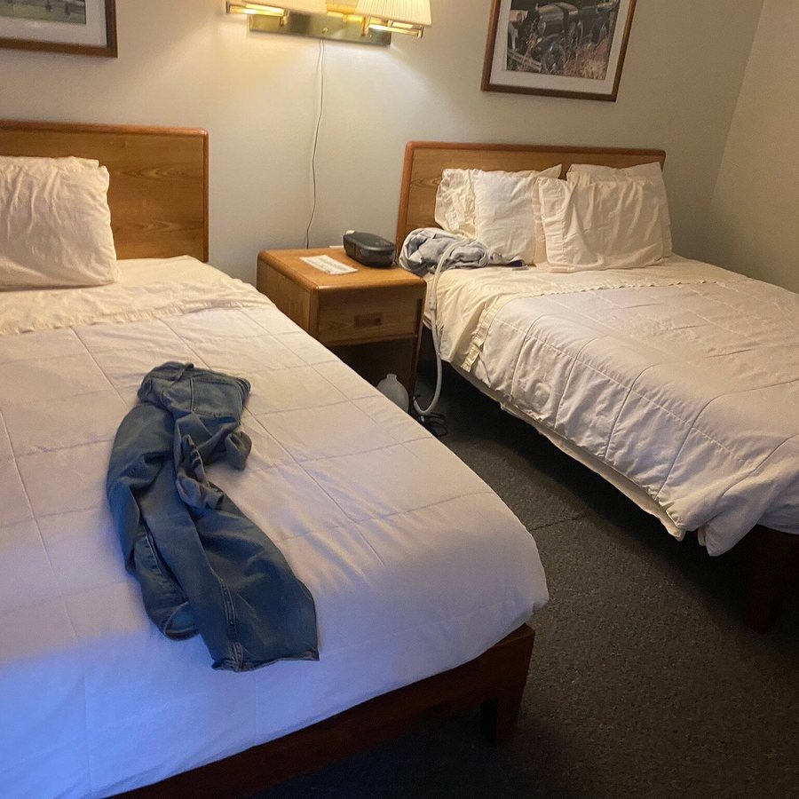 A Holiday Motel — Guest room