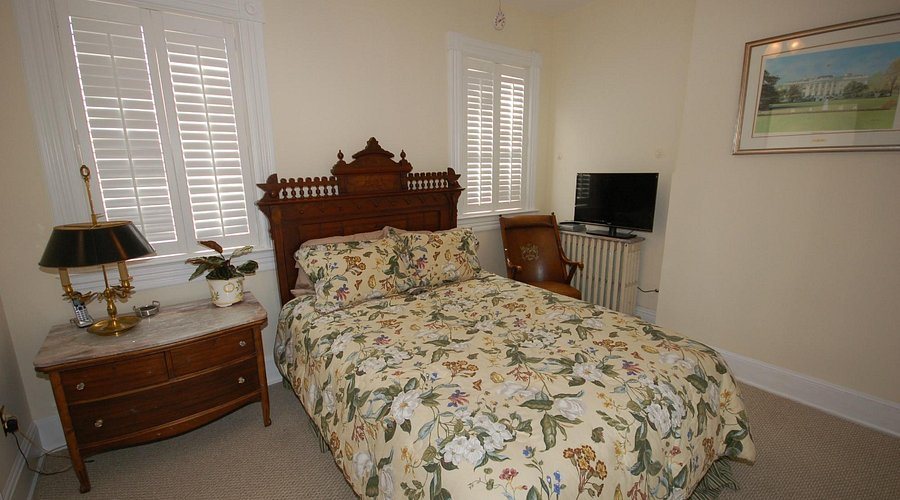 A Hyde Away Inn B B — Guest room