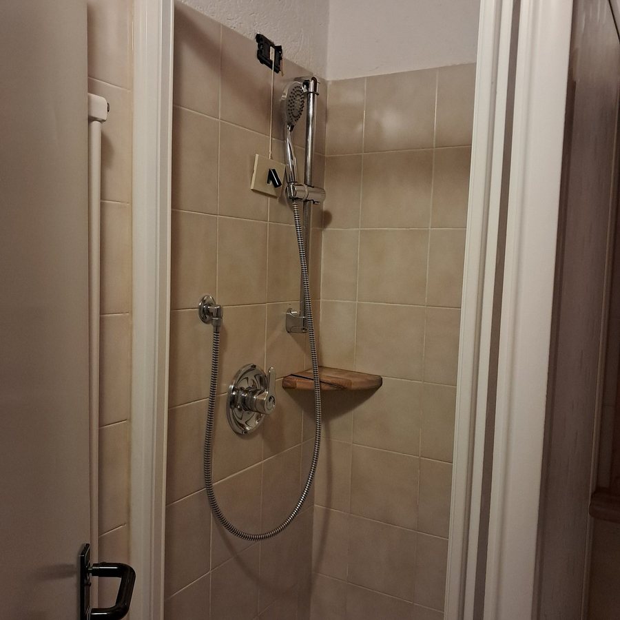 A l Hostellerie Du Paradis — Bathroom
