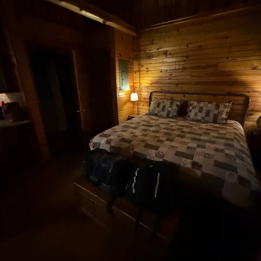 A Lazee Daze in the Ozarks — Guest room