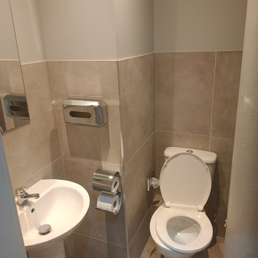 A O Edinburgh — Bathroom