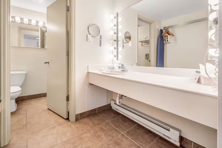 A Red Dot Inn — Bathroom