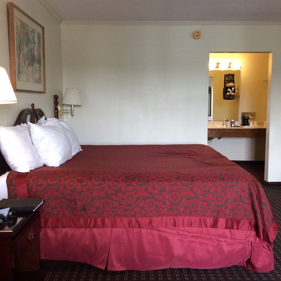 A Red Dot Inn — Guest room