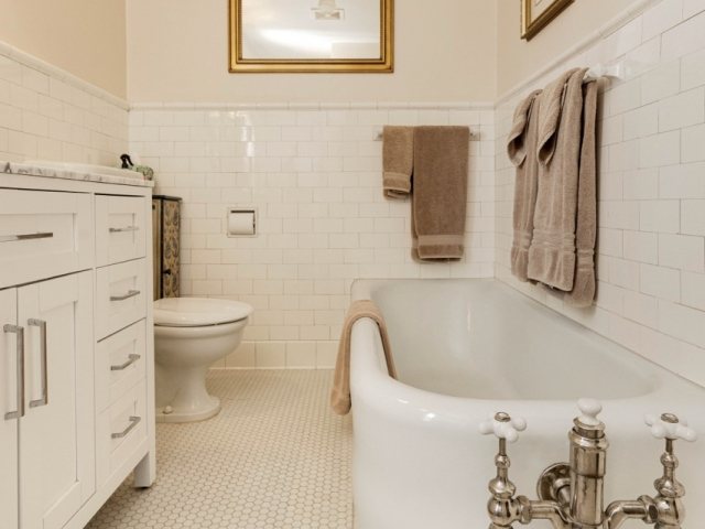 A Tuscan Estate Bed Breakfast — Bathroom