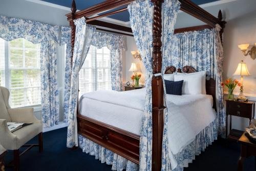 A Williamsburg White House Inn — Guest room