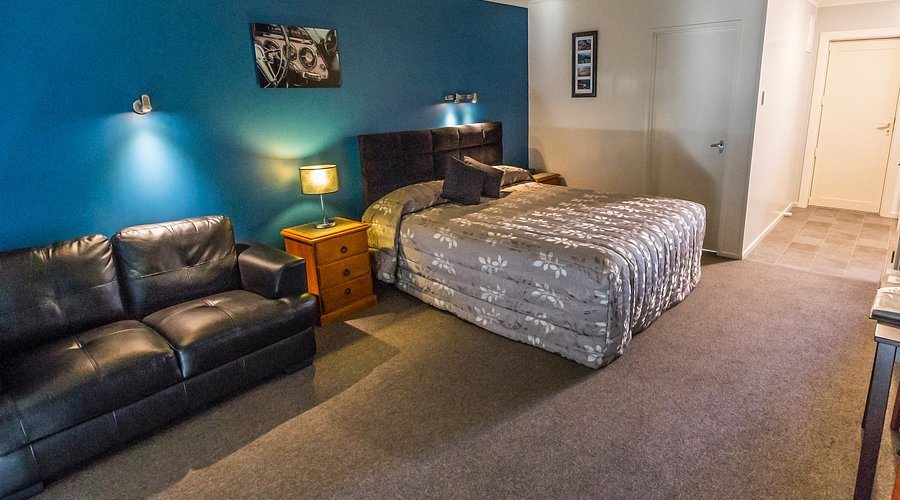 AAA Thames Court Motel — Guest room