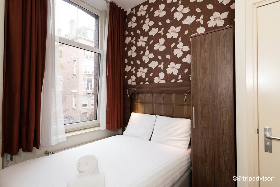 Aadam Wilhelmina Hotel — Guest room