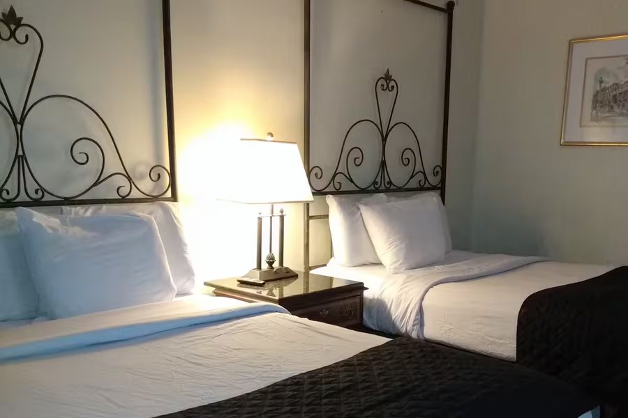 Aaron Ingram Haus — Guest room