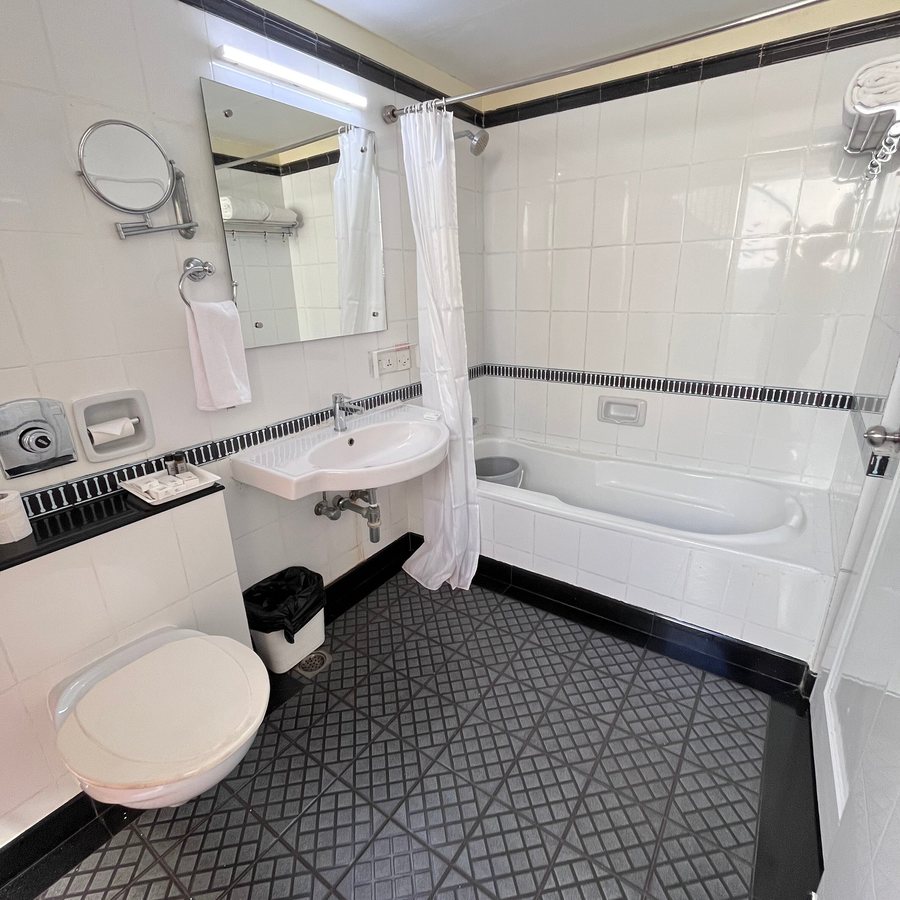 Abad Whispering Palms — Bathroom
