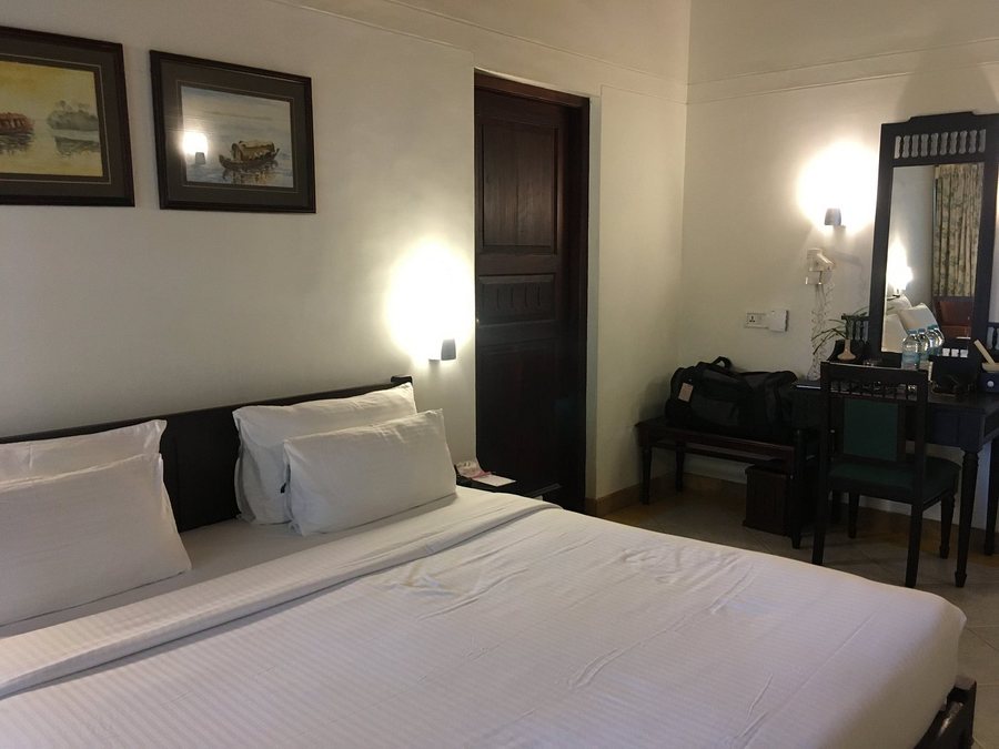 Abad Whispering Palms — Guest room