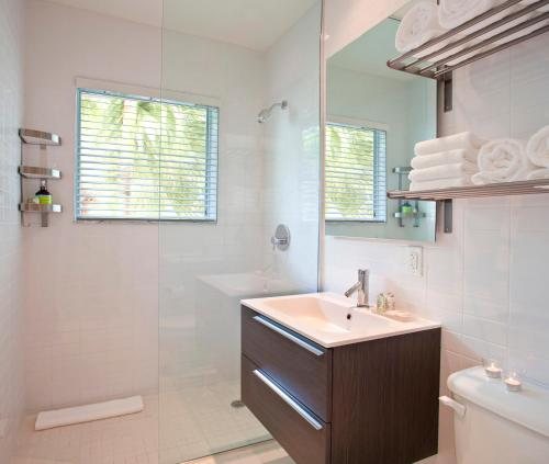 Abae Hotel By Eskape Collection Miami Beach Florida — Bathroom