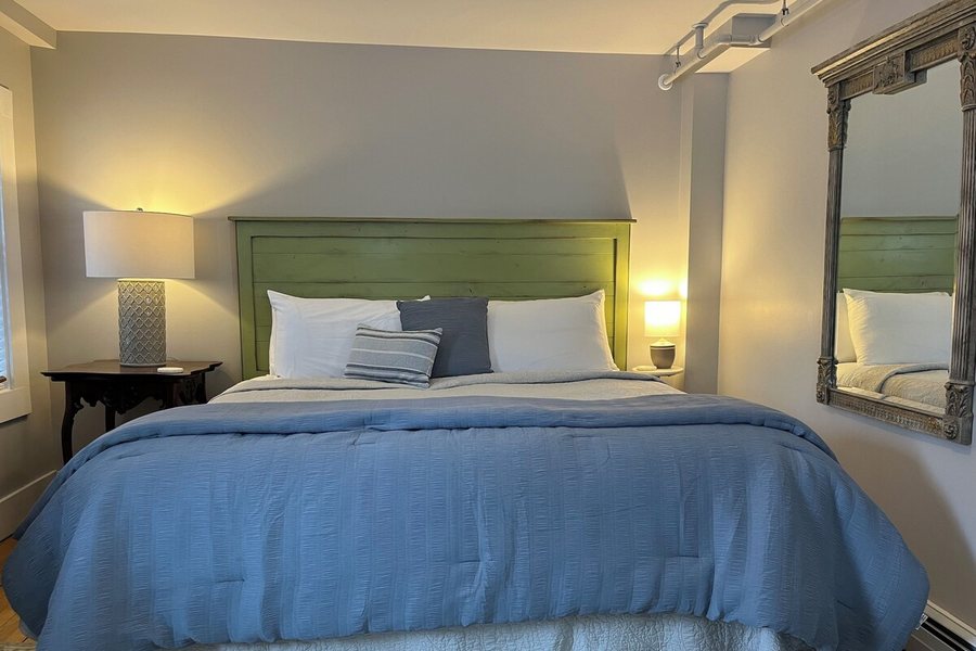 Abalonia Inn — Guest room