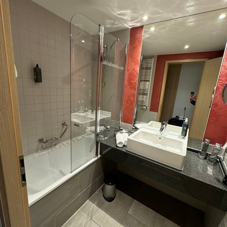 Abba Berlin Hotel — Bathroom