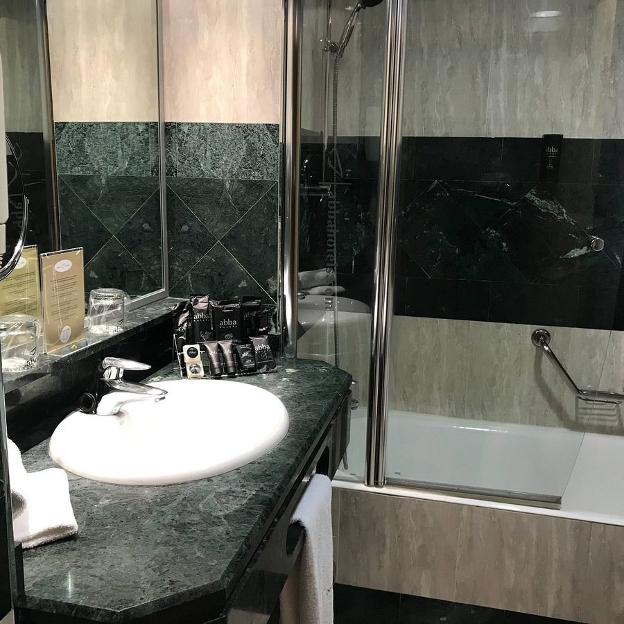 Abba Madrid Hotel — Bathroom