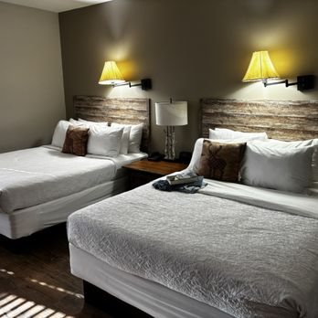 Abe Martin Lodge and Cabins — Guest room